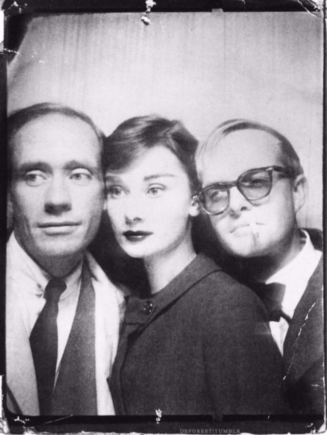 Kiedyś zamiast robić selfie, ludzie korzystali z budek fotograficznych. Zobacz historyczne zdjęcia znanych osób 7
