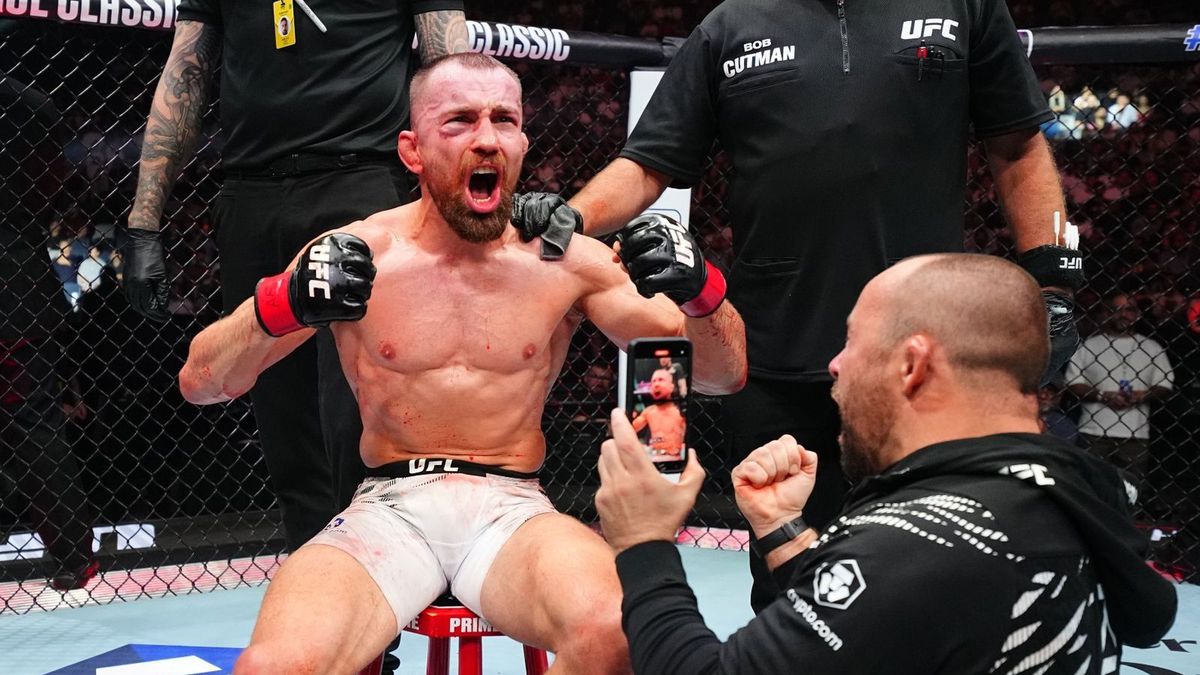 Getty Images / Chris Unger/Zuffa LLC / Na zdjęciu: Ludovit Klein podczas ogłoszenia werdyktu w walce z Mateuszem Rębeckim na UFC 321