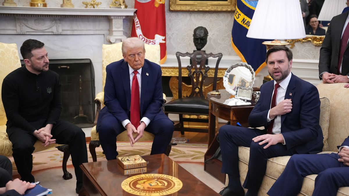 WASHINGTON, DC - FEBRUARY 28: U.S. President Donald Trump (C) and Vice President JD Vance meet with Ukrainian President Volodymyr Zelensky in the Oval Office at the White House on February 28, 2025 in Washington, DC. Trump and Zelensky are meeting today to negotiate a preliminary agreement on sharing Ukraine’s mineral resources that Trump says will allow America to recoup aid provided to Kyiv while supporting Ukraine’s economy. (Photo by Andrew Harnik/Getty Images)