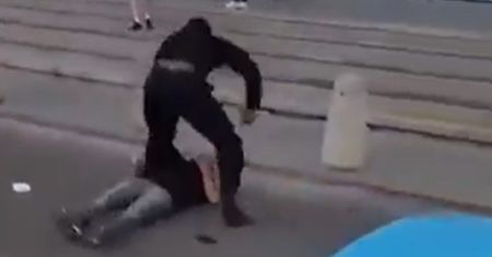 Brutalne pobicie w centrum Warszawy. Policja komentuje nagranie