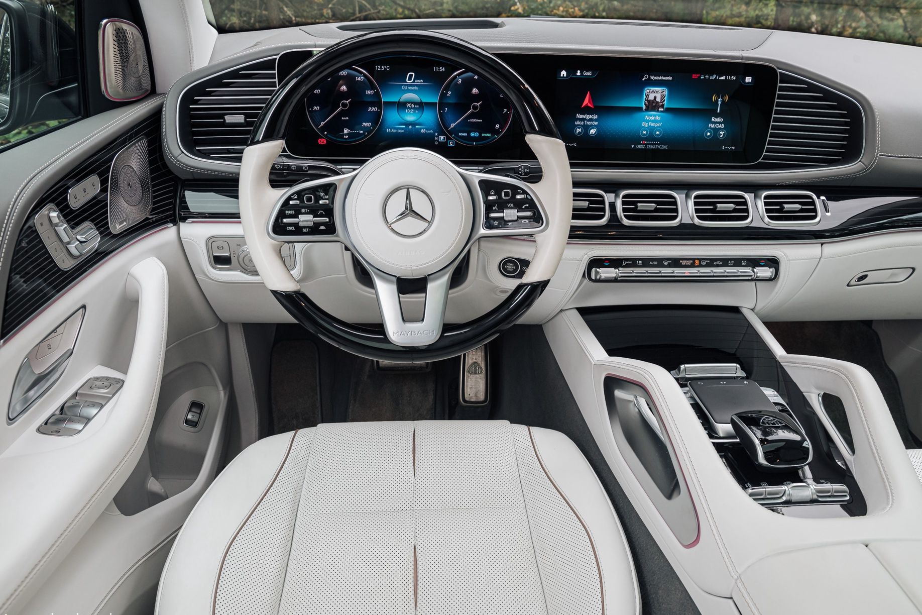 Range Rover (2022) vs Bentley Bentayga S (2022) vs Mercedes-Maybach GLS 600 (2022)