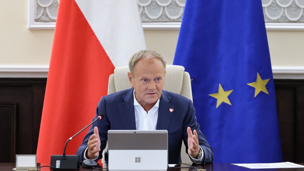 Donald Tusk
Albert Zawada
kancelaria, KPRM, obrady, polityk, polityk polityka, polityka, posiedzenie, rada ministr�w, rady ministr�w, rz�d, rz�d Tuska, rz�du, kancelaria prezesa rady mnistr�w, s�downictwo, ustawa