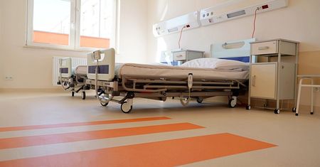 Tragedia w szpitalu pod Kielcami. Pacjent wyskoczył z okna