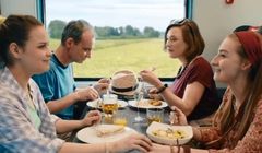 Czeskie koleje pokazują w spocie parę jednopłciową