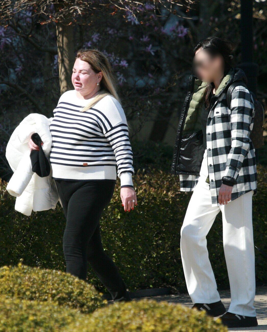 Odmieniona Katarzyna Niezgoda snuje się po Sopocie 