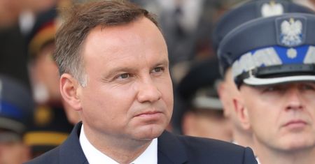 Z OSTATNIEJ CHWILI: Andrzej Duda ZAWETOWAŁ ustawy o sądownictwie! "To MOJA ODPOWIEDZIALNOŚĆ"