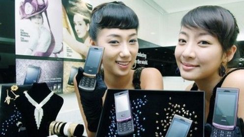 LG Secret w barwach złota, rubinu i tytanu 1