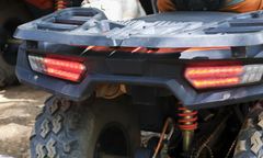 Tragiczny wypadek. Mężczyzna przygnieciony quadem