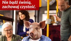 W Warszawie pasażerowie jak świnie? Znikają krytykowane reklamy