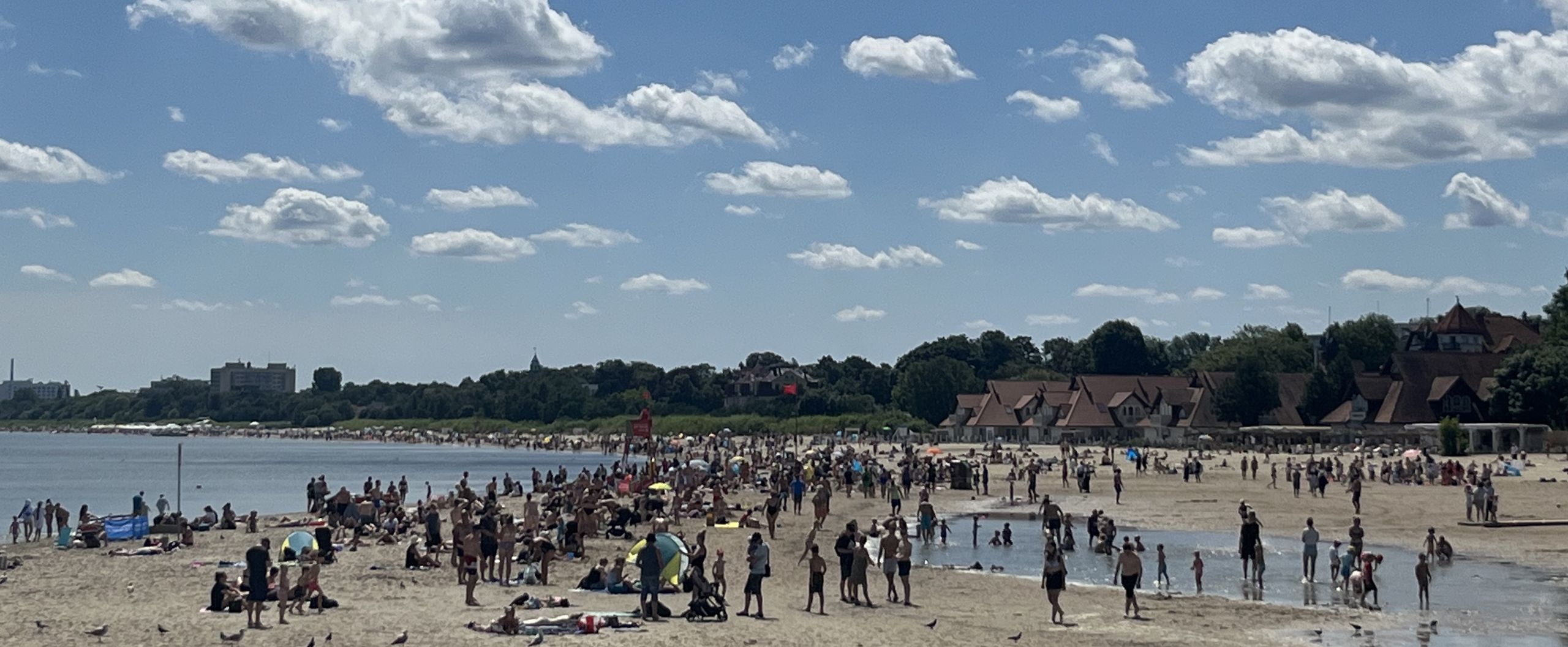 Plaża w Sopocie widoczna z molo