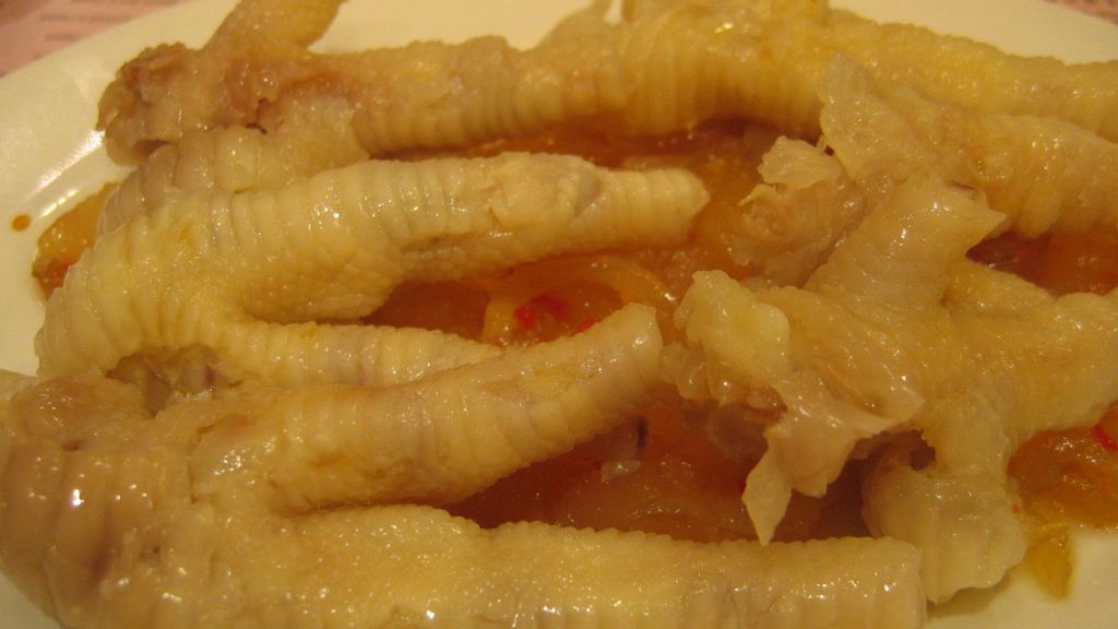 Ugotowane nóżki kurczęce