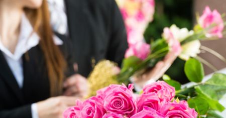 Zobaczył zdjęcie właścicielki domu pogrzebowego. Od razu się zakochał