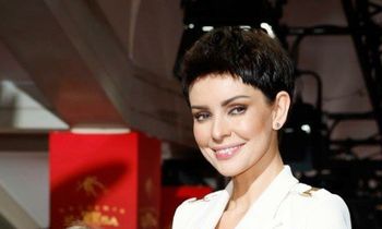 Modowy hit z lat 90. znów na topie na polskich ulicach. Dorota Gardias już się w tym pokazała
