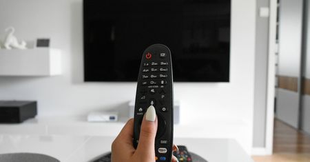 Kontrola abonamentu RTV w domu. Jak wygląda? Odpowiada za nią Poczta Polska