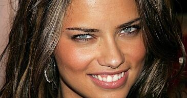 Adriana Lima bije chłopaka!