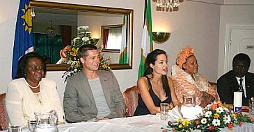 Angelina i Brad "kolonialnymi suwerenami"?