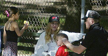 Madonna adoptuje wioskę