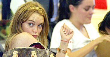 Lindsay Lohan boi się paparazzi