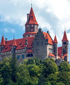 Zamek w Bouzovie w Czechach. Krzyżacy chcą go odzyskać