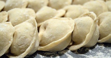 Pierogi z kapustą i grzybami na Wigilię. Przepis Makłowicza na pierogi wigilijne