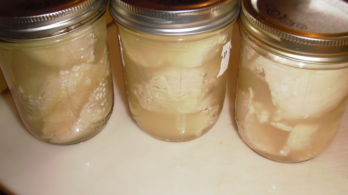 Mięso z kurczęcia w puszce w wodzie