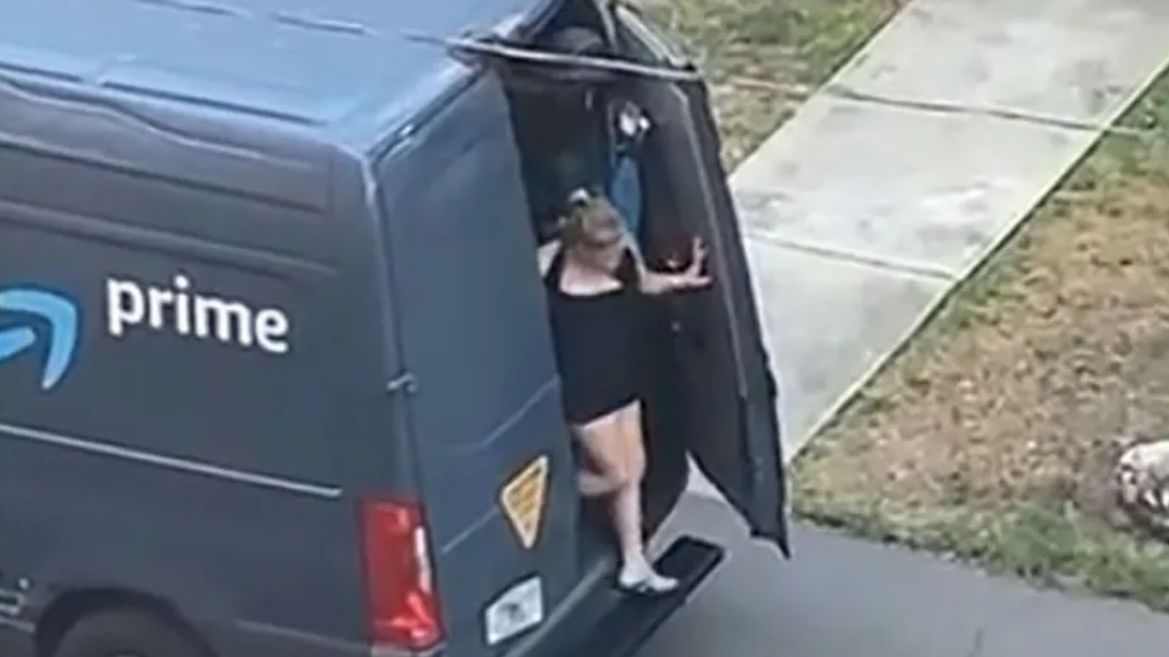 Dostawa z Amazona nie wiedział o tym, że ktoś nagrywa to, co robi w czasie pracy.