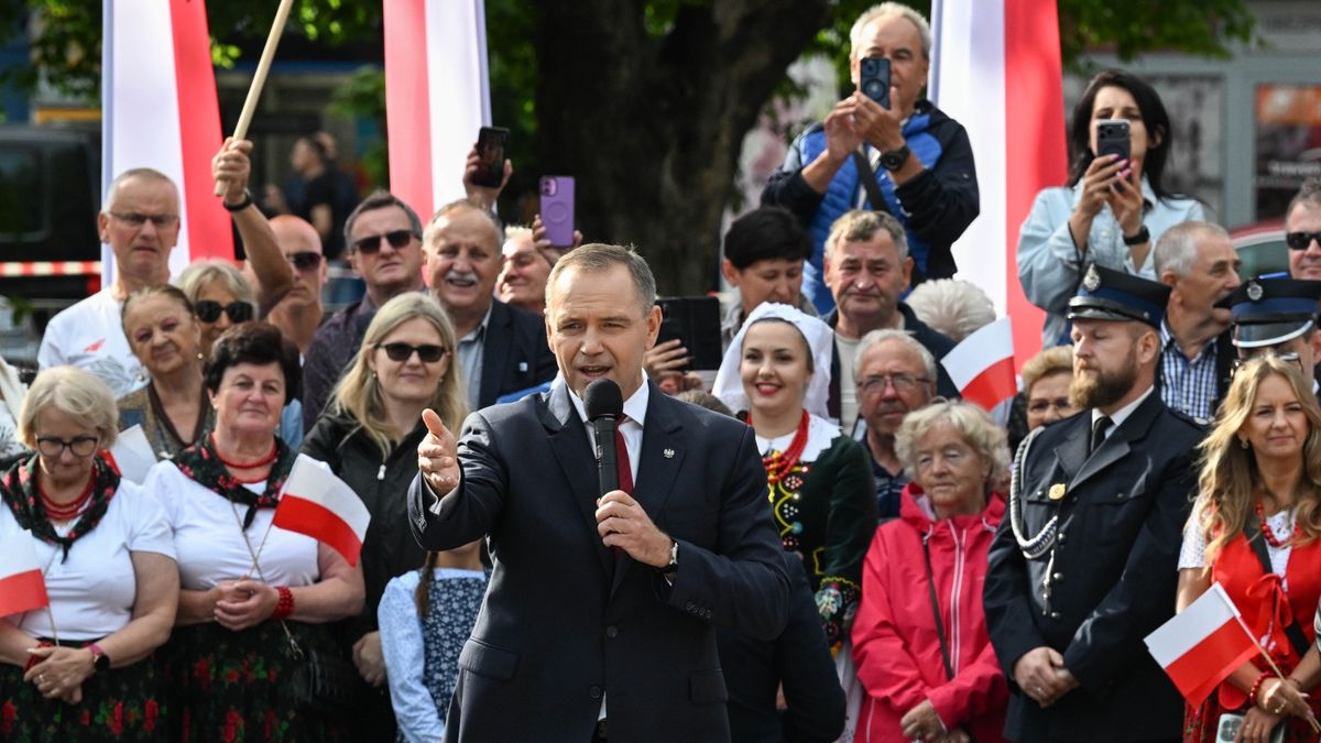 Karol Nawrocki podczas spotkania w Dębicy