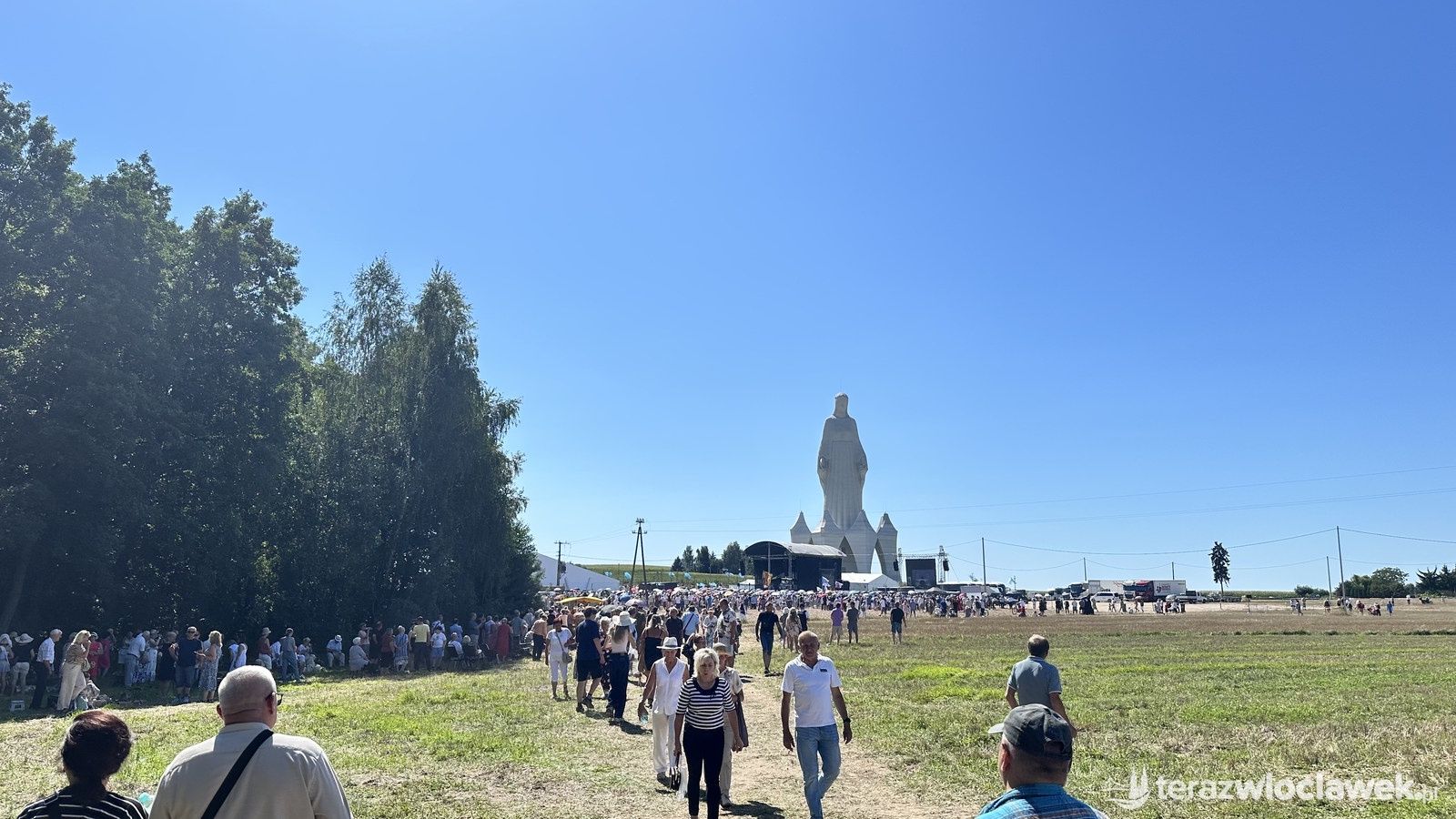 Poświęcono monumentalny pomnik Matki Bożej