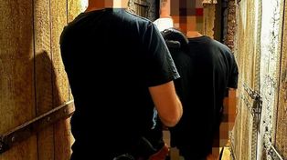 Policjanci mieli informację, że będą jechać przez miasto z towarem. Wkroczyli do akcji, gdy zatrzymali się pod supermarketem