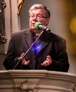 Koczują na granicy. Ks. Wierzbicki: Wstydzę się za współwyznawców