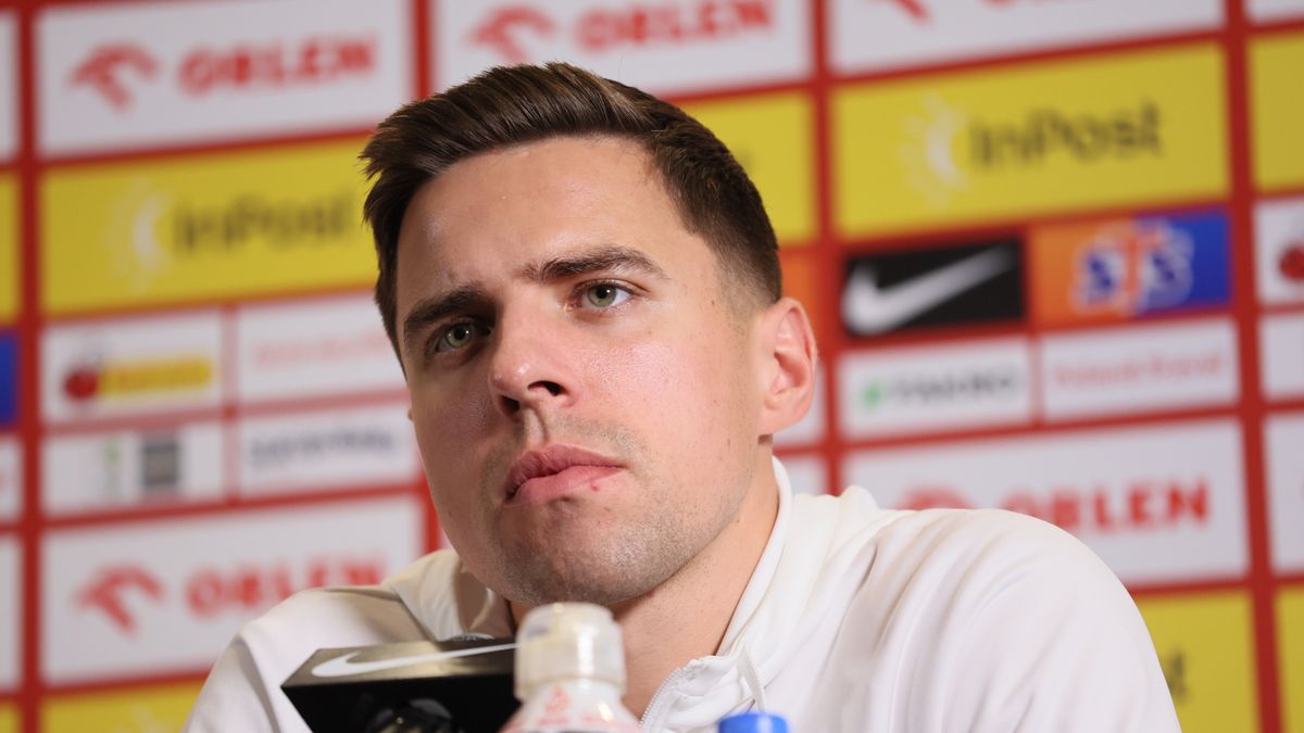 Jan Bednarek na wtorkowej konferencji prasowej. 