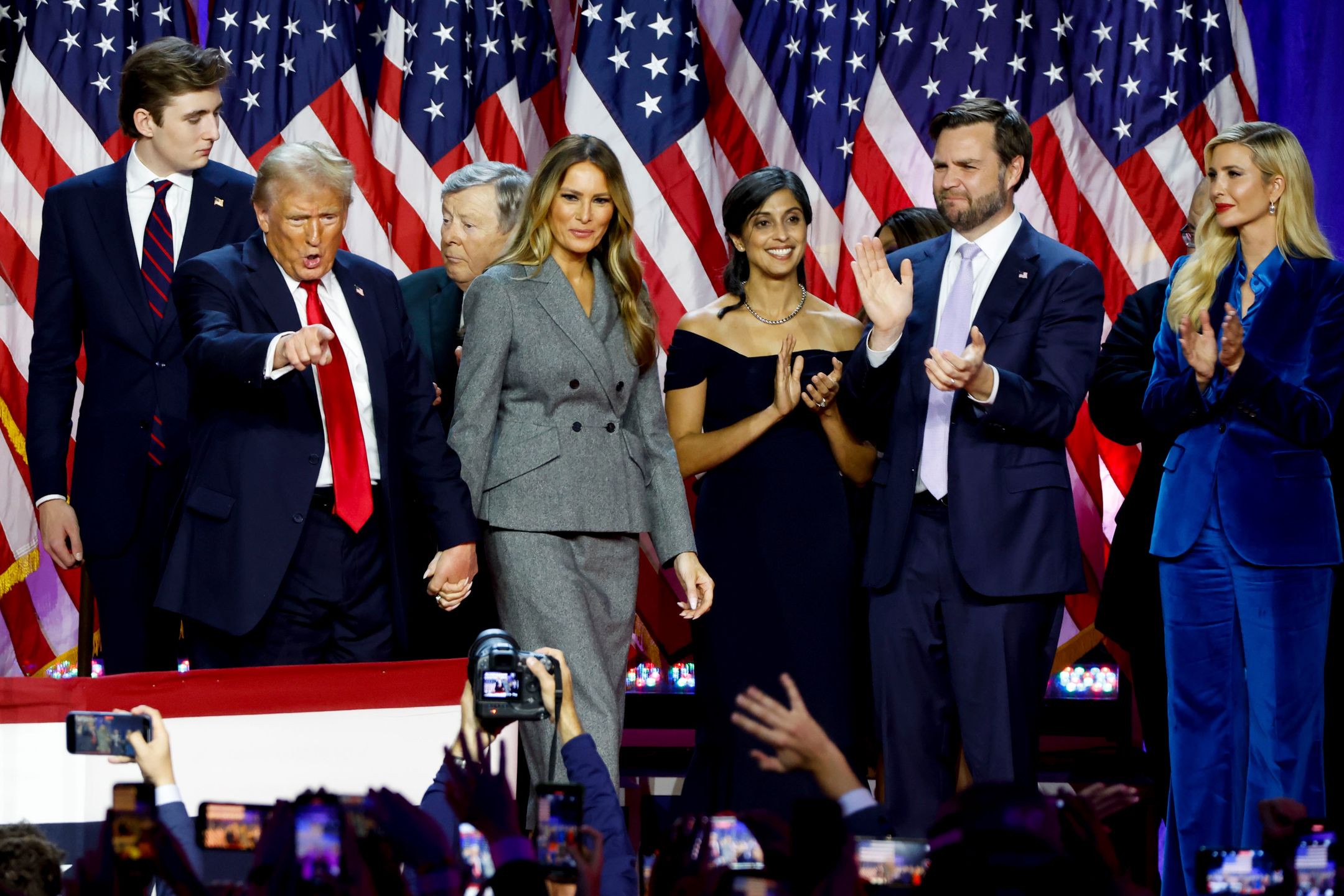 Rodzina Donalda Trumpa oraz Usha i  J.D. Vancowie