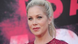 Christina Applegate jest poważnie chora. "Siedzę z 30 zmianami w mózgu"
