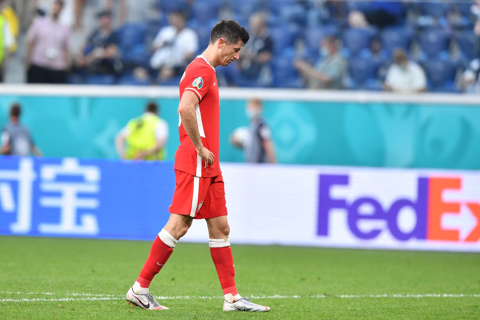 Polska odpadła z Euro 2020. W sieci zaczęła się wyprzedaż koszulek 
