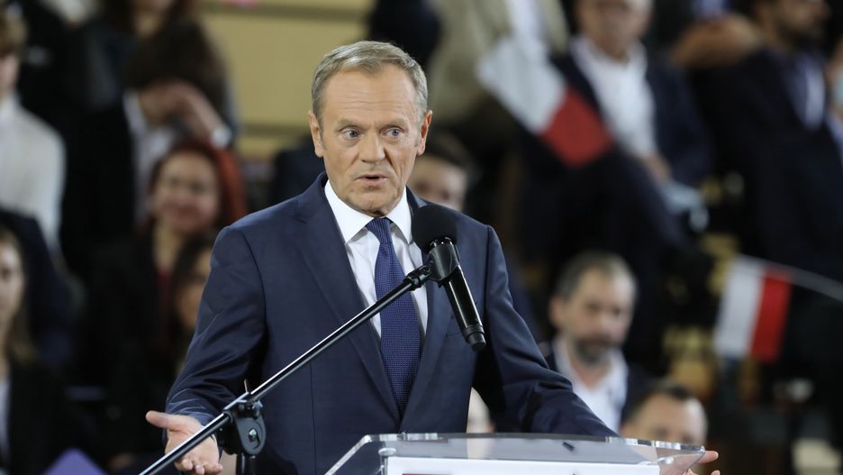 Tusk zapewniał, że zadaniem PO jest obrona interesów Polski, obrona interesów miast, miasteczek i obrona "Polski w Europie" i "Europy w Polsce".  https://www.polsatnews.pl/wiadomosc/2021-09-18/konwencja-po-wystapienie-donalda-tuska-a-takze-zwyklych-ludzi/