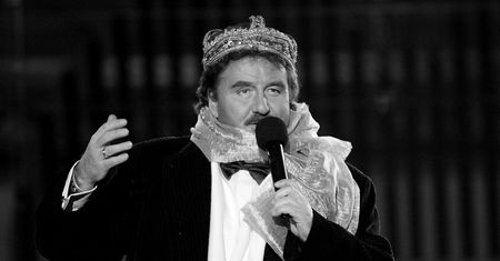 Krawczyk przeżył ciężki wypadek, wystąpił przed papieżem. Odeszła legenda
