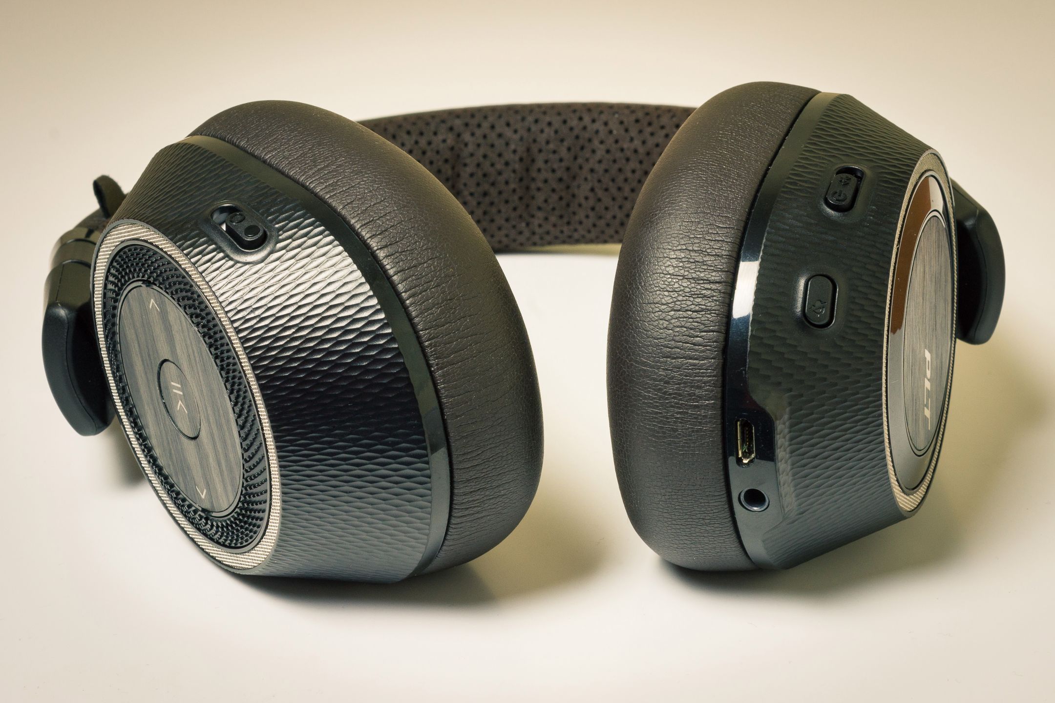 Plantronics BackBeat Pro 2 – test słuchawek idealnych dla smartfonów bez minijacka 2