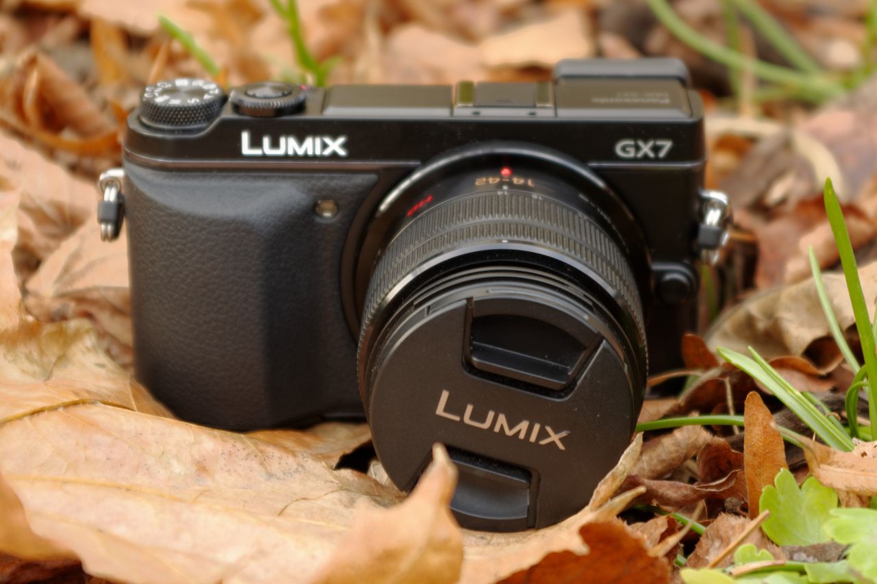 Panasonic Lumix GX7 — bezlusterkowiec, który może wszystko