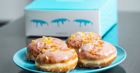 W Tłusty Czwartek Uber dowiezie pączki, zmienia identyfikację wizualną