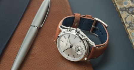 Hybrydowe smartwatche Kronaby łączą tradycję, technologię i 2 lata pracy