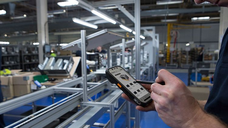 Panasonic Toughpad FZ-F1 i FZ-N1, czyli smartfony dla specjalistów na MWC 2016 1