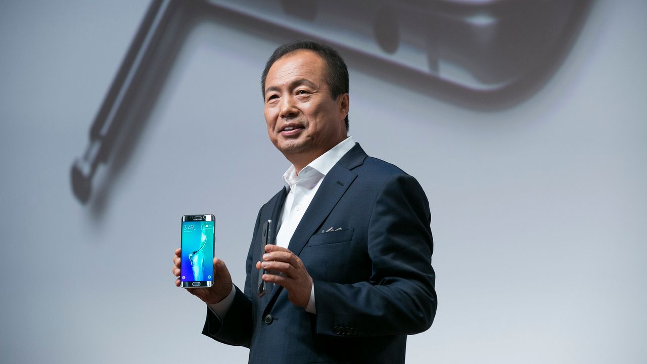Samsung traci udziały, więc odchodzi szef działu smartfonów. Będzie rewolucja?