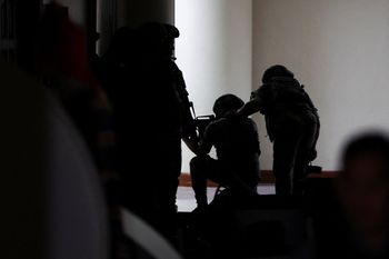 Strzały w Senacie Filipin. Wojsko szuka senatora