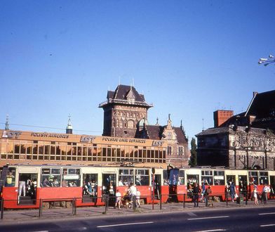 Kultowy budynek ma już 60 lat. "Spotkajmy się pod LOT-em"