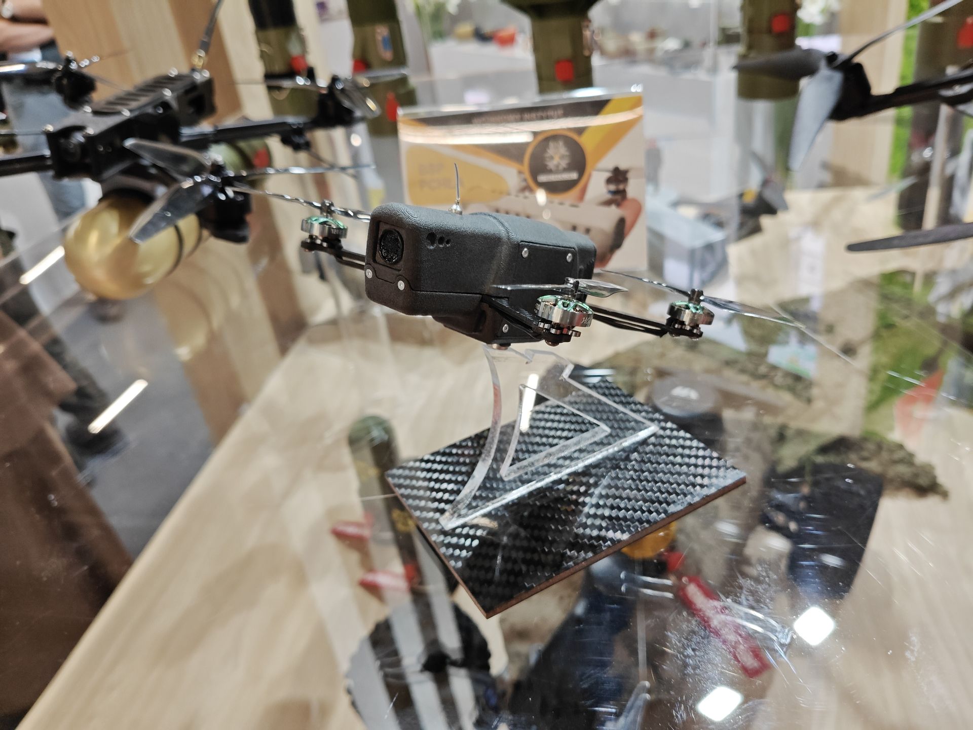 Miniaturowy dron zwiadowczy "Pchła".