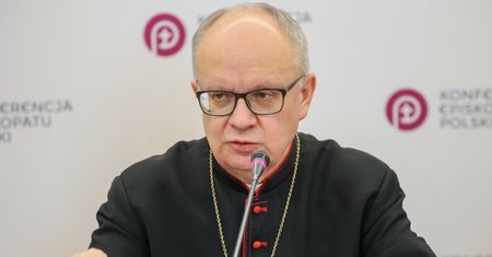 "Prezent" od biskupa na Dzień Kobiet. Zwolnił wiernych z piątkowego obowiązku