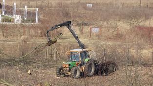 Czeladź: Duża inwestycja mieszkaniowa coraz bliżej. Działka prawie gotowa, drzewa zniknęły. Trwa ogrodzenie placu budowy