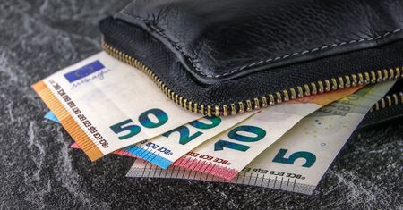Polacy mogą zarobić mniej. Rząd ponownie chce uszczuplić nasze dochody