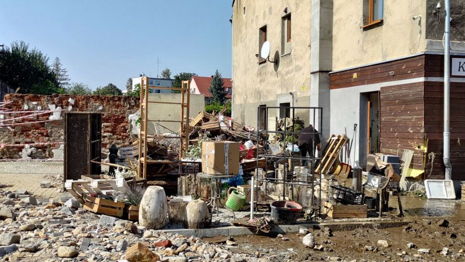 Jak wygląda wywożenie gabarytów zniszczonych przez powódź?