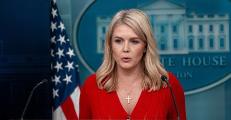 Zaskakujący zwrot. Decyzja Trumpa uderza w rodzinę jego rzeczniczki